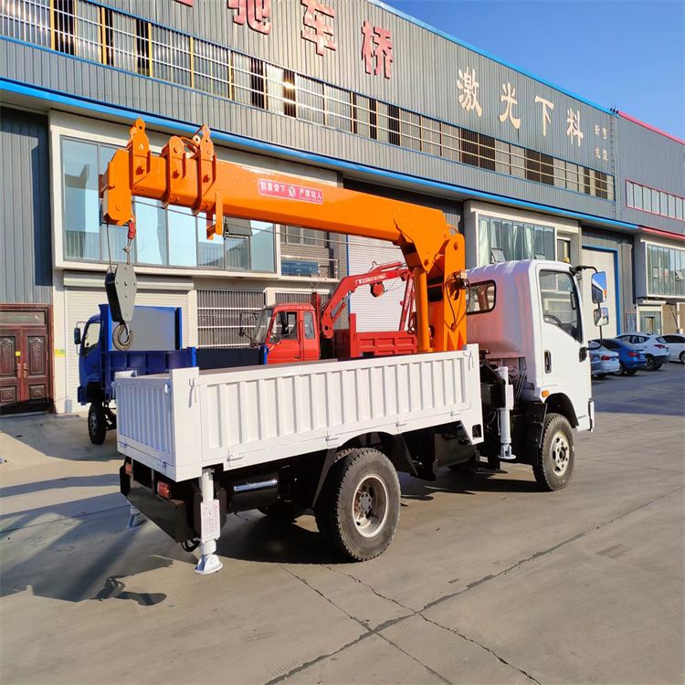 涿鹿县三轮随车吊定制 农用改装机自备吊中瑞长期出售